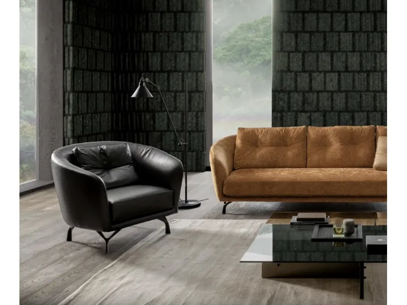 Poltroncina in pelle con schienale avvolgente Ethos di Valentini