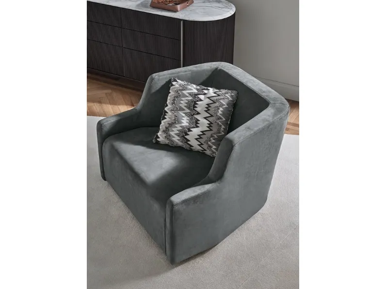 Poltrona First in tessuto imbottito di Gallotti&Radice