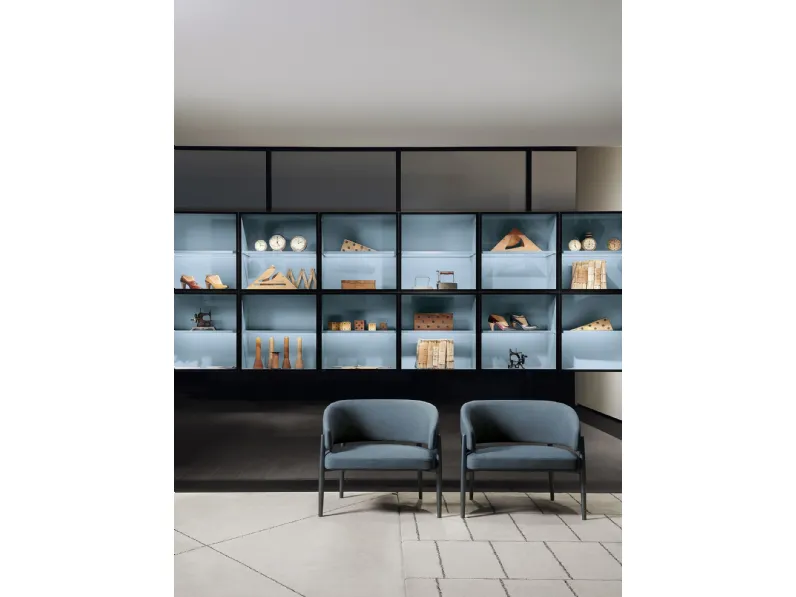 Poltroncina in tessuto con schienale comodo e avvolgente Frank Club di Porro