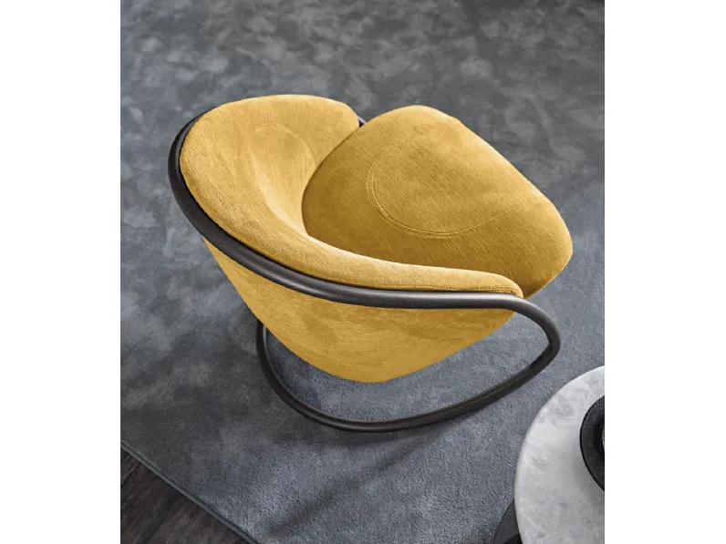 Poltroncina Freedom in tessuto imbottito e metallo di Arketipo