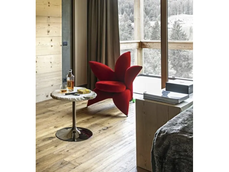 Poltroncina di design a forma di giglio Getsuen di Edra