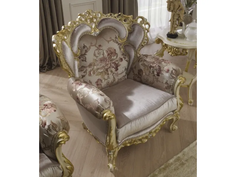 Poltrona classica in tessuto imbottito e legno Sophia di Ghezzani