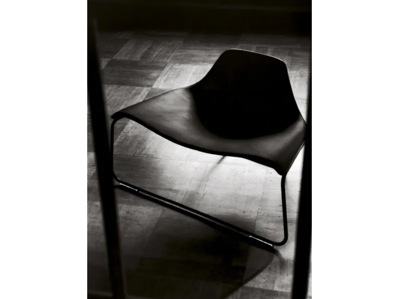 Poltrona di design Glide di Tacchini