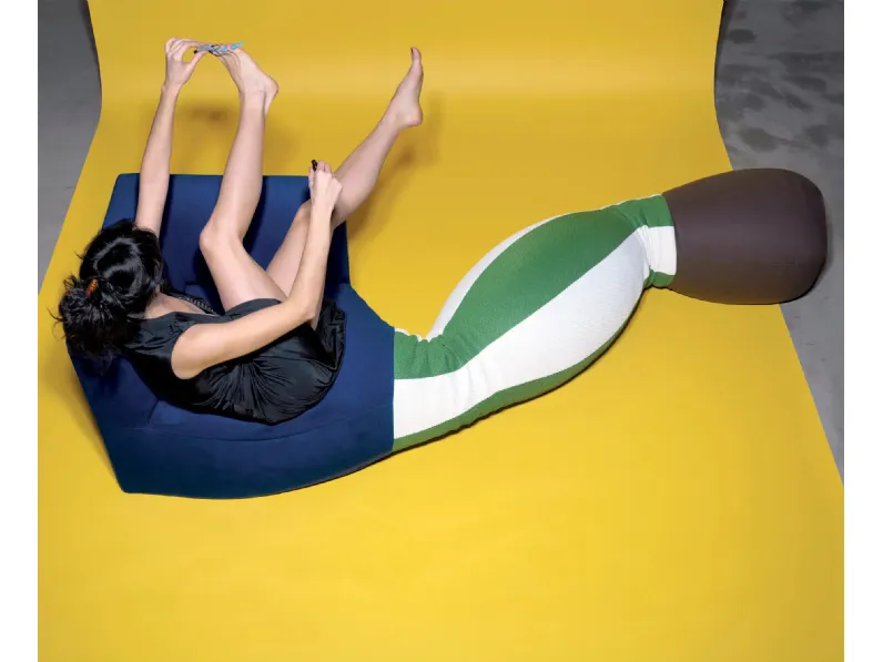 Poltrona di design in tessuto Gobbalunga di Campeggi