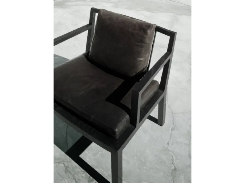 Poltroncina in pelle con struttura in legno di rovere tinto carbone Gray di Living Divani