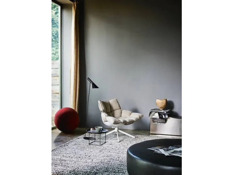 Poltroncina con scocca in plastica Husk di B&B ItaliaHusk di B&B Italia