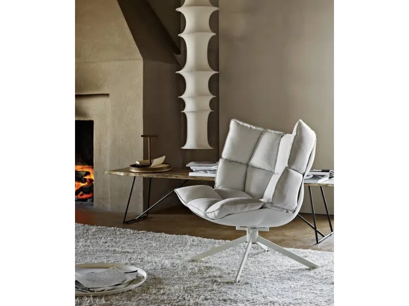 Poltroncina con scocca in plastica Husk di B&B ItaliaHusk di B&B Italia