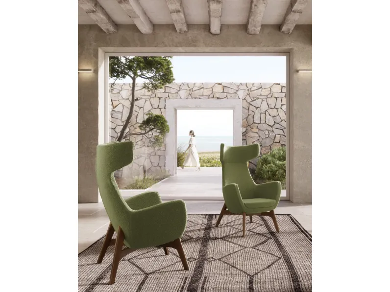 Poltrona in tessuto con schienale alto e avvolgente Iris di Valentini