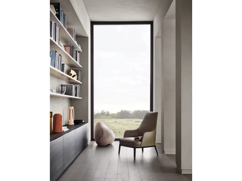 Poltrona Jane Lounge in pelle con piedini in legno di Poliform