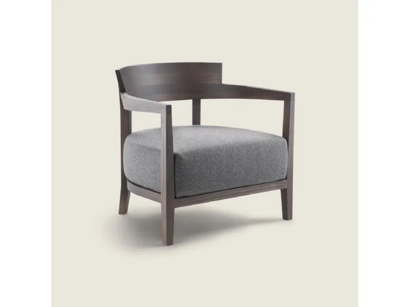 Poltroncina Jenny in legno con seduta in tessuto imbottito di Flexform