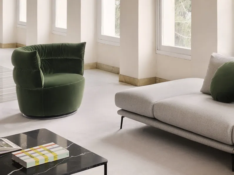 Poltroncina morbida e comoda realizzata in tessuto imbottito Julie di NicolinePoltroncina morbida e comoda realizzata in tessuto imbottito Julie di Nicoline