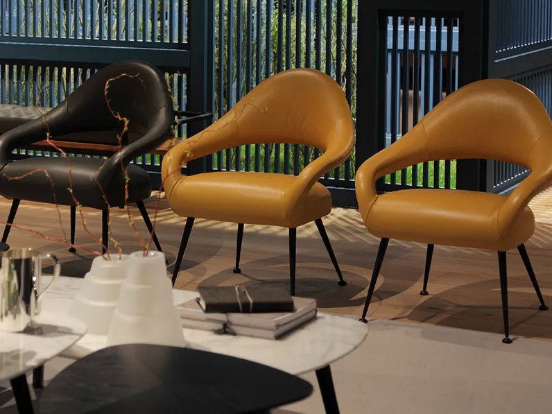 Poltroncina rivestita in pelle con struttura in acciaio Letizia di Poltrona Frau