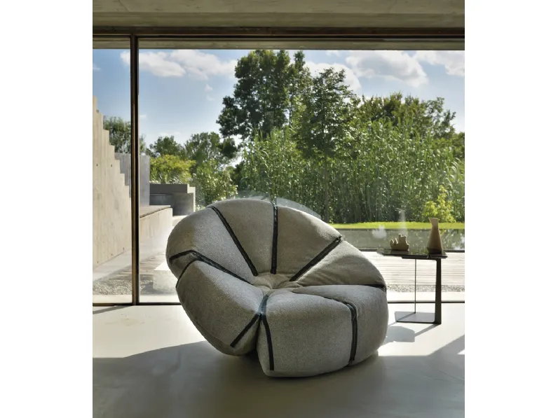 Poltrona di design a forma di fiore in tessuto Lol:) di Arketipo