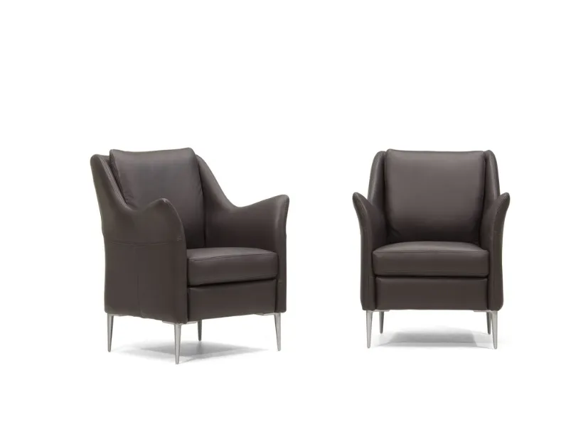 Poltroncina in pelle Lolita con base in metallo di Polyformitalia 