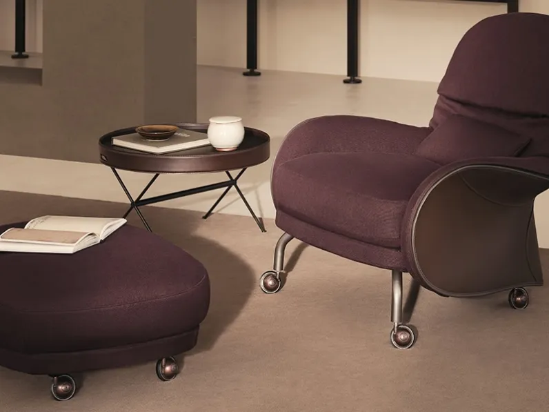 Poltrona in tessuto con retro in cuoio Louisiana di De Padova