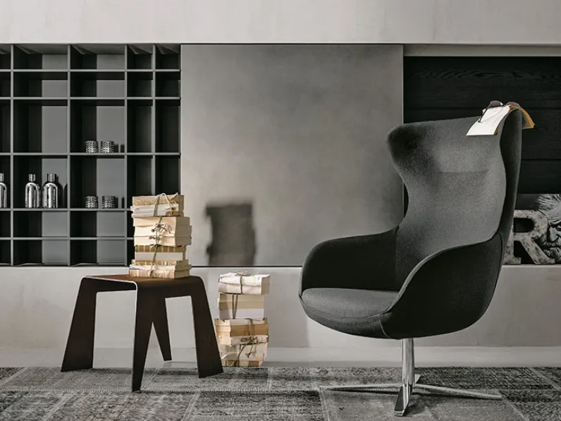 Poltrona in tessuto con base in metallo Maya di Valentini