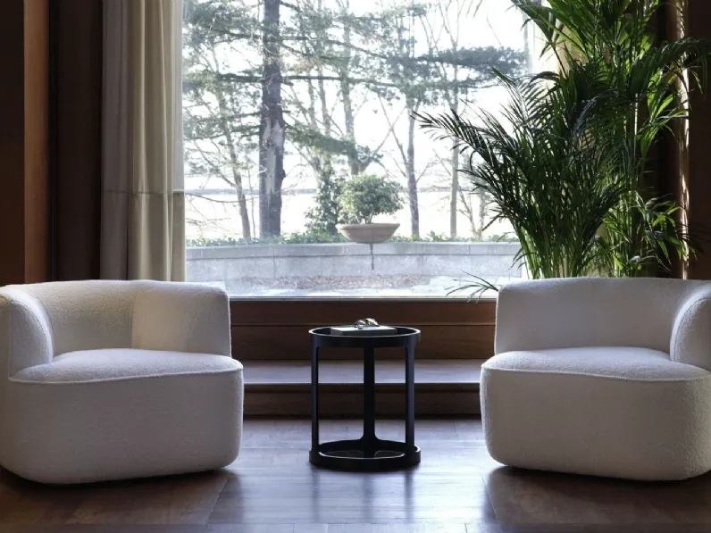 Poltroncina imbottita Montenapoleone di Conte