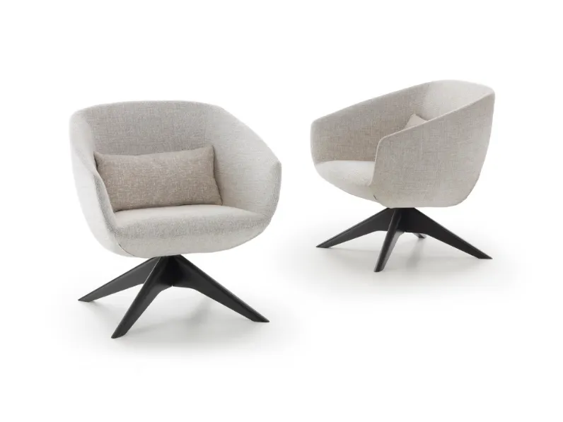 Poltroncina girevole in tessuto, imbottita con base in legno Mya di Pacini e Cappellini