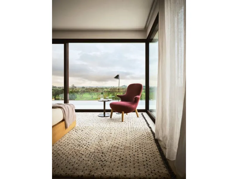 Poltrona Omoi in tessuto imbottito di B&B Italia