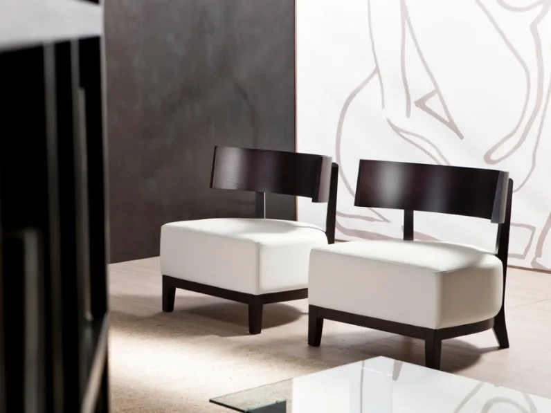 Poltroncina in legno massello Kandy di Pacini e Cappellini