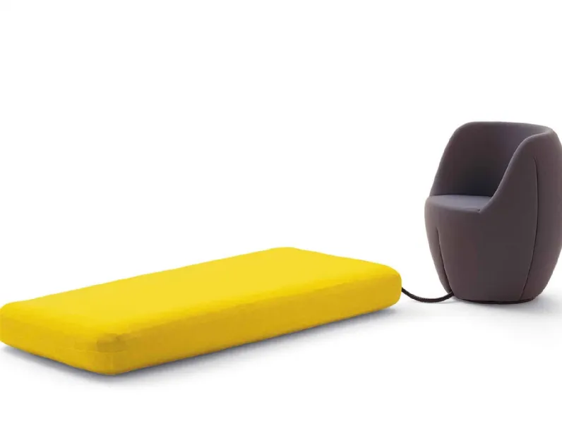 Poltroncina Pisola in tessuto che contiene un materassino gonfiabile di Campeggi
