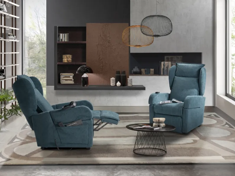 Poltrona relax Karol con regolazione motorizzata e braccioli completamente smontabili di Vitarelax