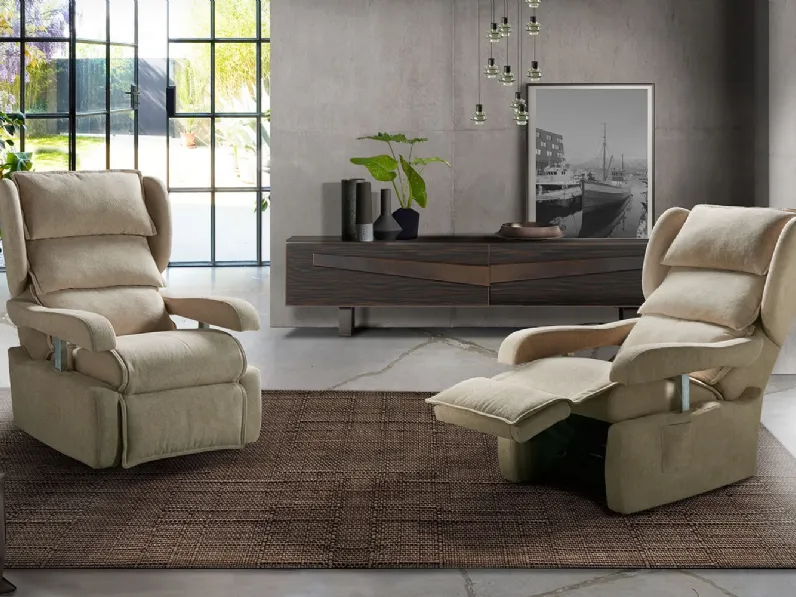 Poltrona relax Olimpia con sistema alzapersona e braccioli ad altezza regolabile di Vitarelax