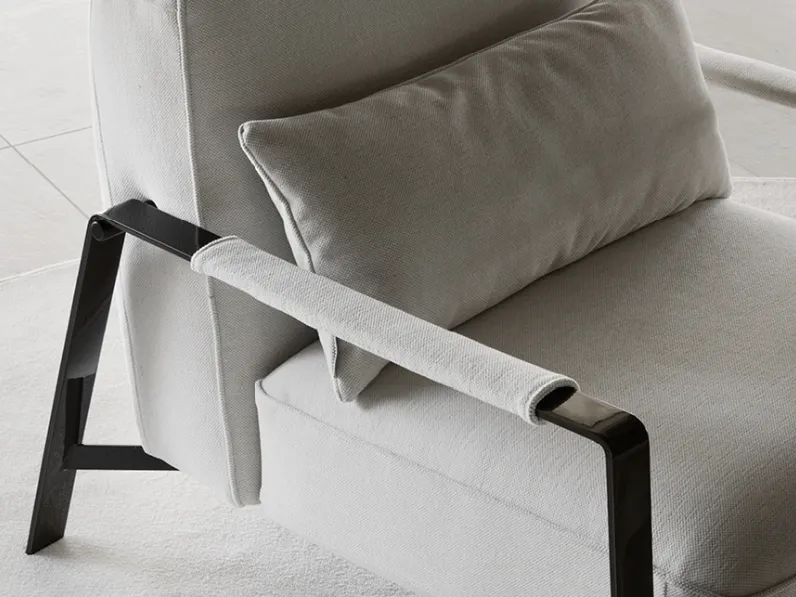 Poltrona in tessuto imbottito Rho di Nicoline