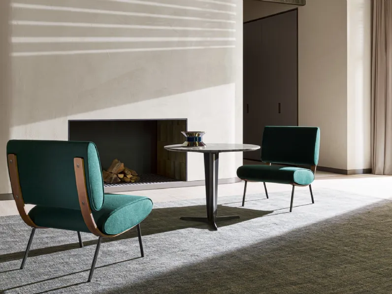 Poltroncina di design in tessuto con struttura in metallo e compensato curvato Round D 154 5 di Molteni & C