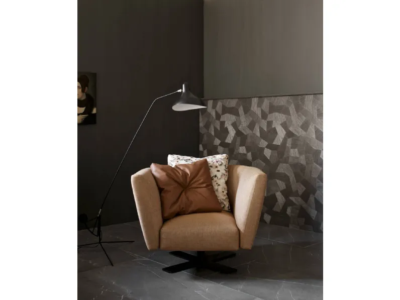 Poltroncina in tessuto con base in metallo Saint Barth di Estel