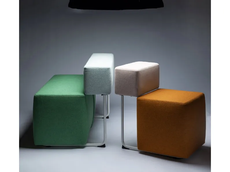 Poltroncina di design dalle forme squadrate in tessuto Square di Moroso