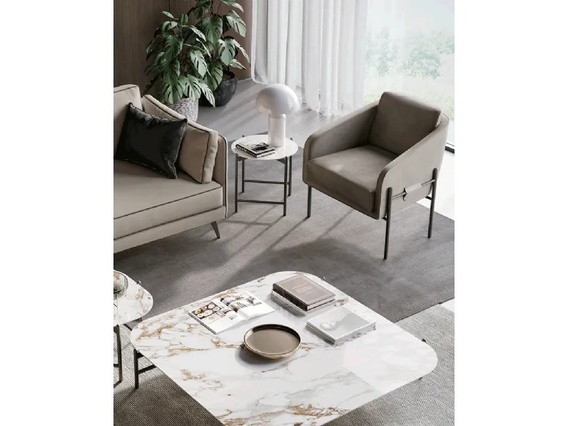 Poltrona Supernova in pelle con gambe in metallo di Dall'Agnese