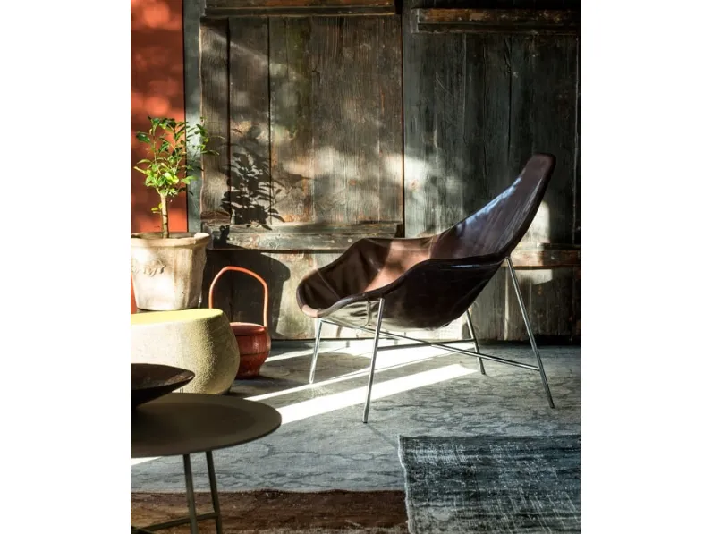 Poltrona in pelle con struttura in acciaio Tia Maria di Moroso