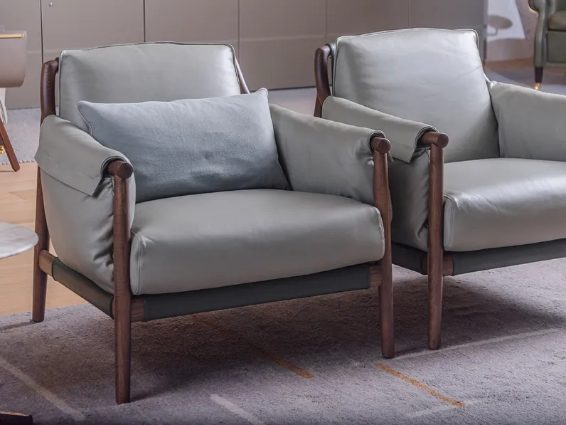 Poltrona Times Lounge in pelle con struttura in massello di Frassino di Poltrona Frau