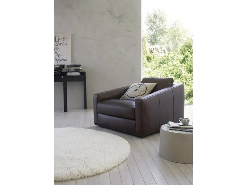 Poltrona in pelle dalla seduta morbida e profonda Tobias di Estel