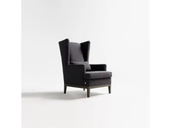 La poltrona Maison di Tosconova unisce eleganza e comfort in un design contemporaneo.