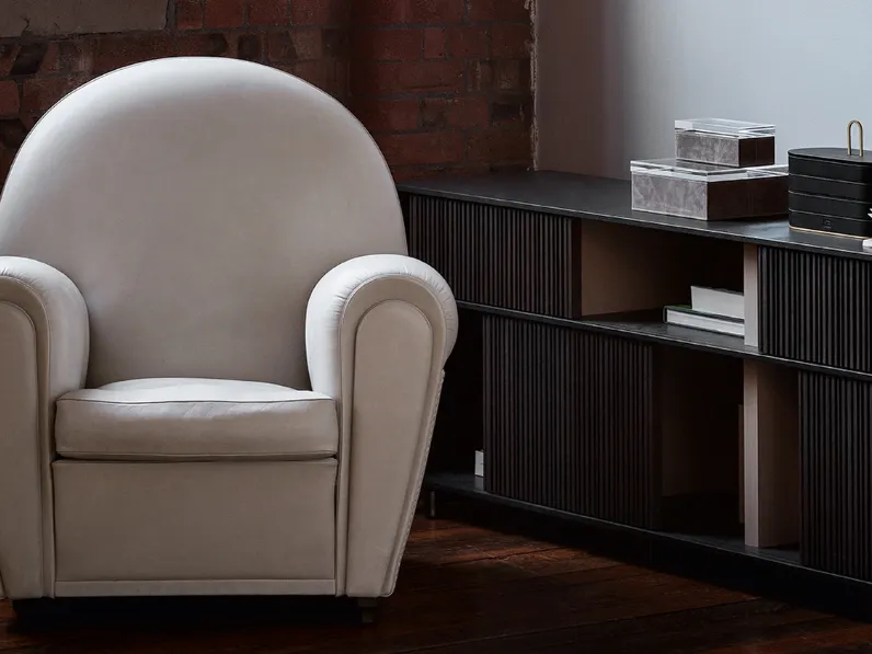 Poltroncina in pelle Vanity Fair di Poltrona Frau