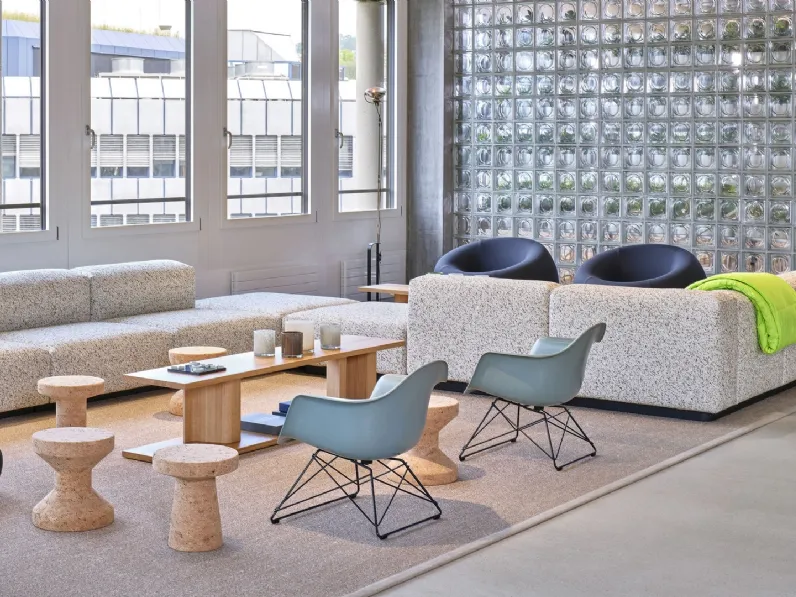 Poltroncina in plastica Eames Fiberglass di Vitra