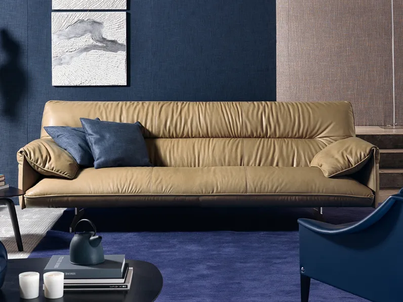 Divano lineare in pelle Antohn di Poltrona Frau