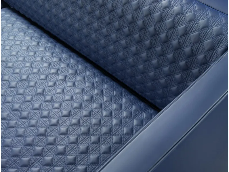 Divano lineare in pelle trapuntata Avantgarde di Reflex