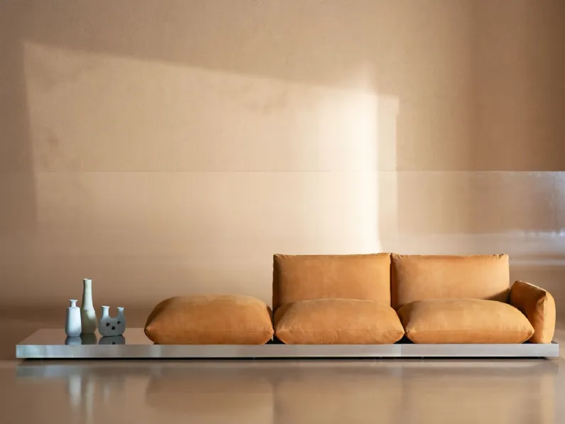 Divano lineare in pelle Aura di Baxter