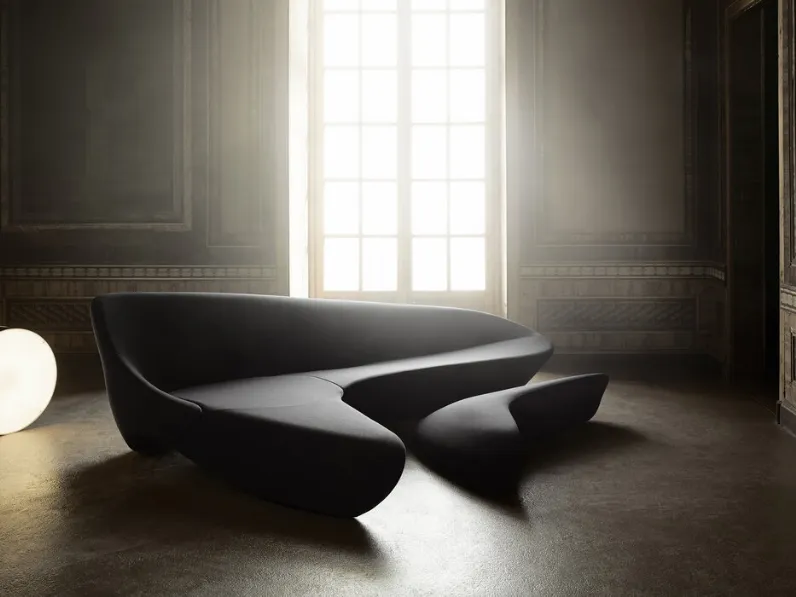Divano di design in tessuto nero Moon System di B&B Italia