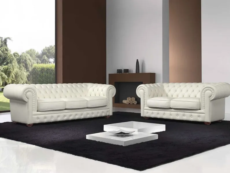 Divano classico ed elegante in pelle con trapuntatura capitonné Chester di Polyformitalia 