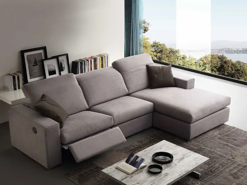 Divano relax in microfibra con penisola Magnum di Crippa Salotti