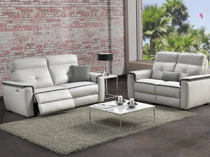 Divano lineare in pelle con poggiapiedi Denis di Afosofà