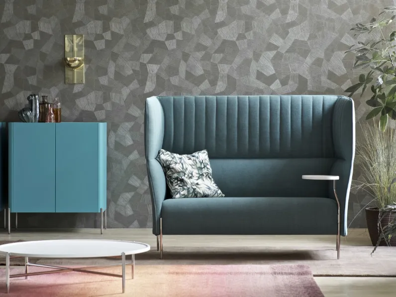 Divano in tessuto con schienale alto e piedini in metallo Dolly di Estel