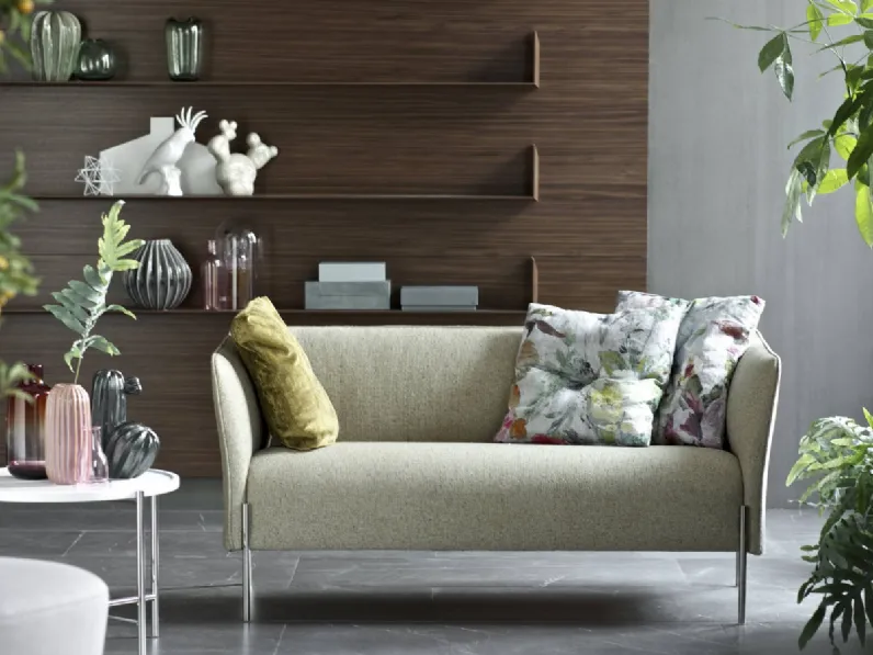 Divano lineare in tessuto Dolly di Estel