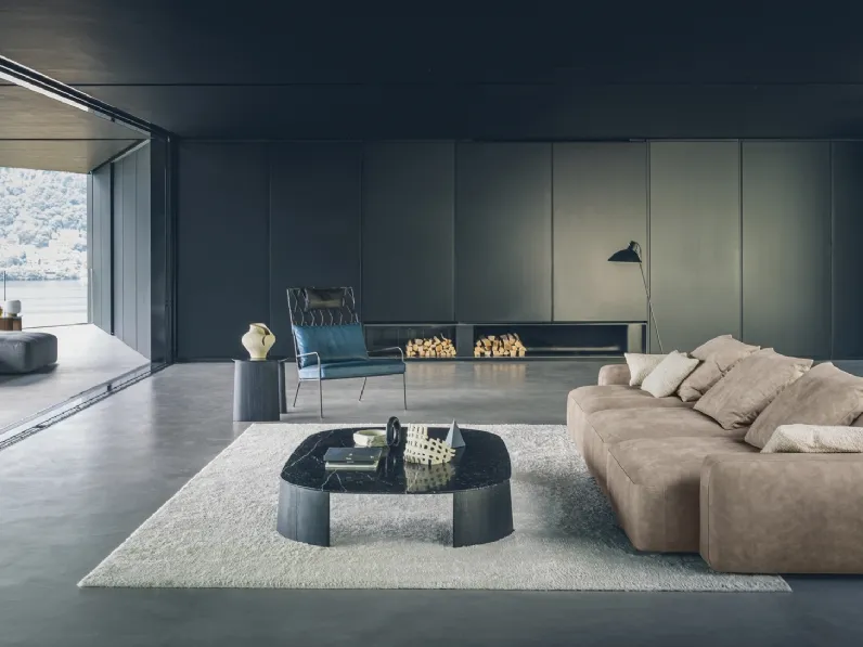 Divano lineare in pelle Dorvan di Desirèe