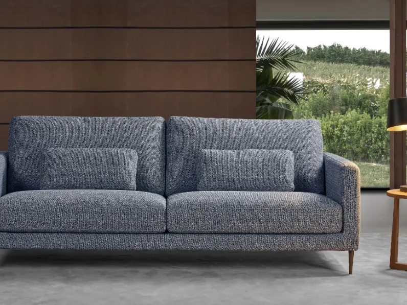 Divano lineare in tessuto Douglas di Excò