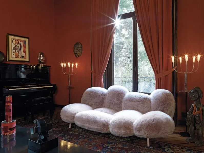 Divano di design in pelliccia ecologica strutturato con cuscini comodi e morbidi Cipria di Edra